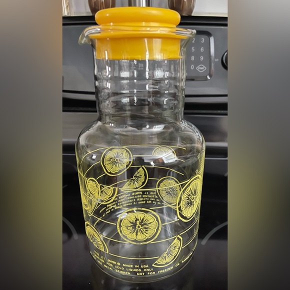 Pyrex Lemon/Orange Citrus Juice Carafe Pitcher With Lid 2L - Picture 3 of 11